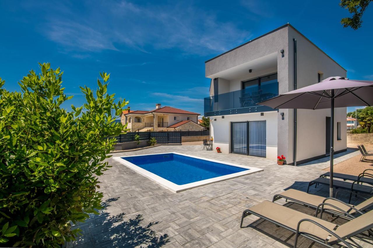Apartments Villa "Aurea" With Pool Krk Town Exterior foto