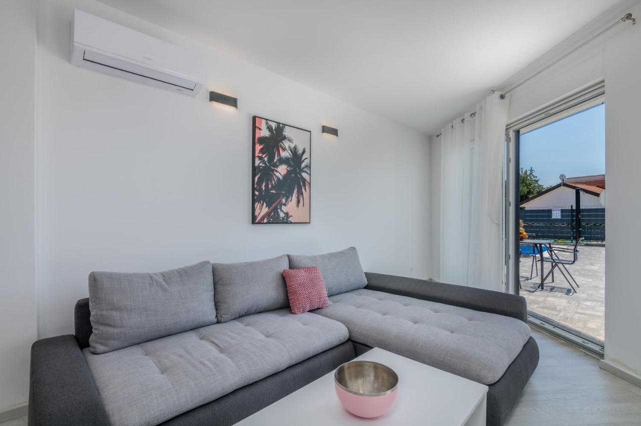 Apartments Villa "Aurea" With Pool Krk Town Exterior foto
