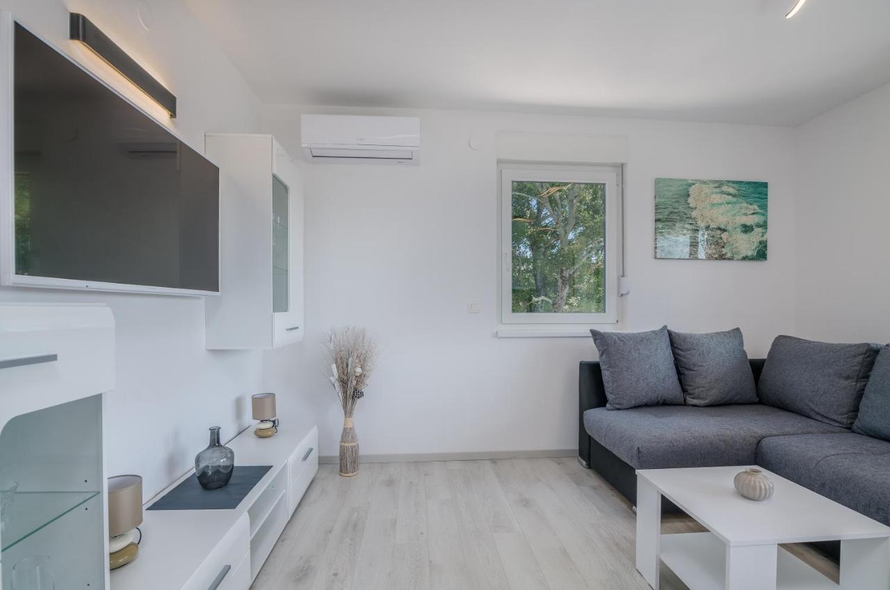 Apartments Villa "Aurea" With Pool Krk Town Exterior foto